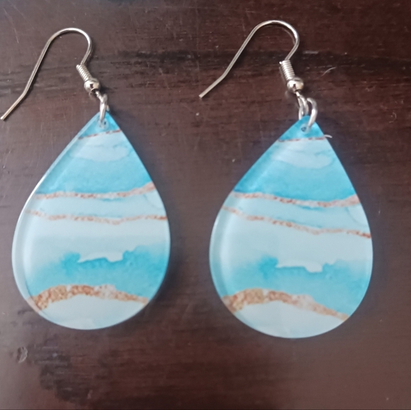 A bundle of beach style earrings - Picture 3 of 4